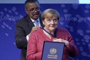 Angela Merkel inaugure à Berlin un centre de l'OMS destiné à détecter les futures pandémies