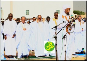 Le Président de la République accomplit la prière de Id El Fitr dans l'enceinte de la mosquée...