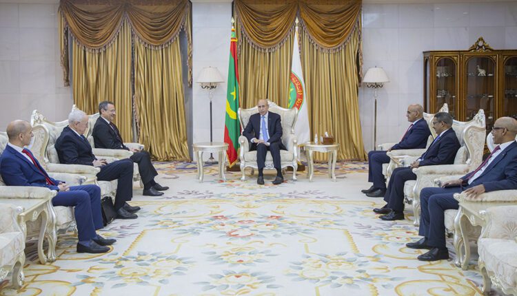 Le Président de la République reçoit le Ministre algérien des Travaux Publics et des Infrastructures
