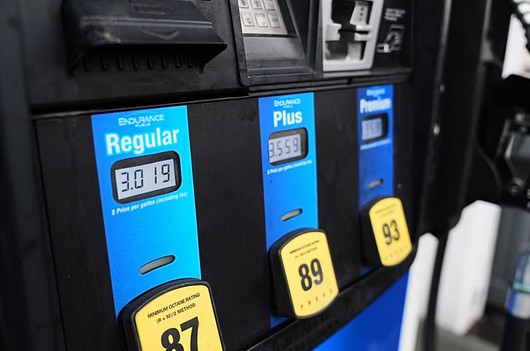 Pétrole : Les cours passent sous la barre des 100 $ après l’annonce d’un cessez-le-feu avec l’Iran